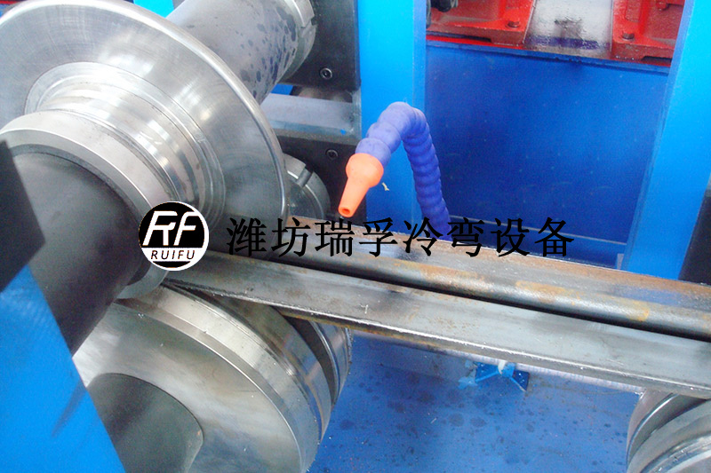 電梯導(dǎo)軌設(shè)備