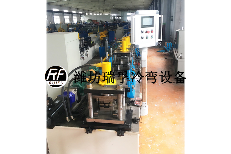 雞舍型材設(shè)備