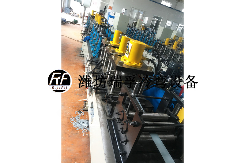 雞舍型材設(shè)備