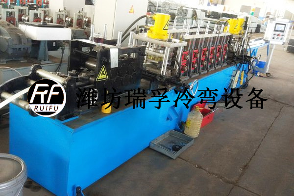 雞舍型材設(shè)備