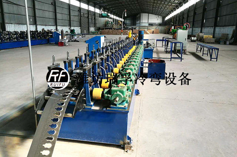 光熱發(fā)電型材設備 (3).jpg