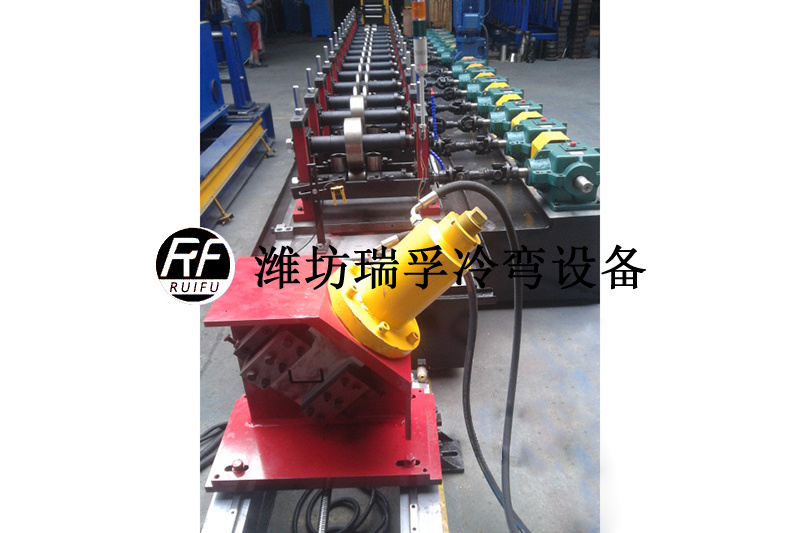 光熱發(fā)電型材設備 (1).jpg