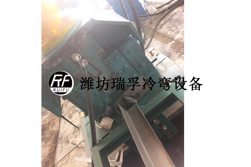 汽車型材設(shè)備 (2).jpg
