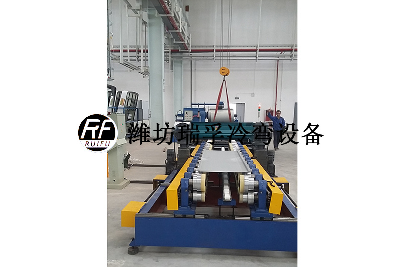 客車(chē)蒙皮設(shè)備 (2).jpg