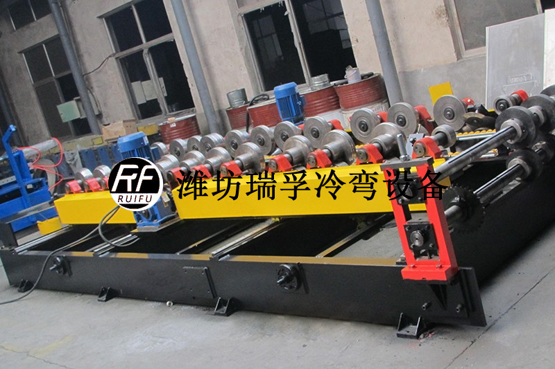 汽車底板設(shè)備 (1).jpg