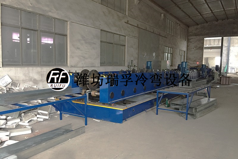 4 托盤式橋架設(shè)備—1000型.jpg