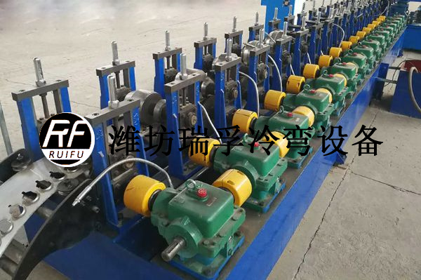 光熱發(fā)電型材設(shè)備