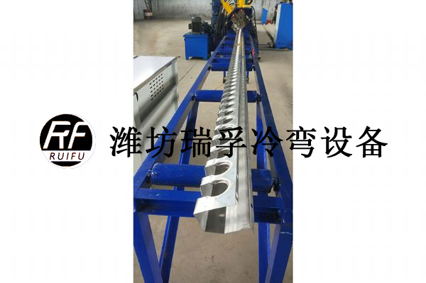 光熱發(fā)電型材設(shè)備