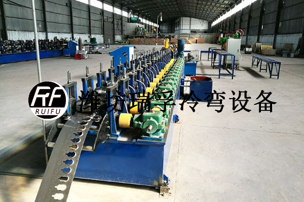 光熱發(fā)電型材設(shè)備