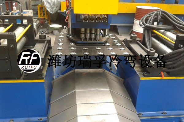 立體車庫邊梁數(shù)控沖設備