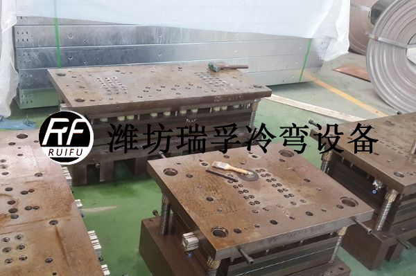 托盤式橋架設(shè)備—組合沖模