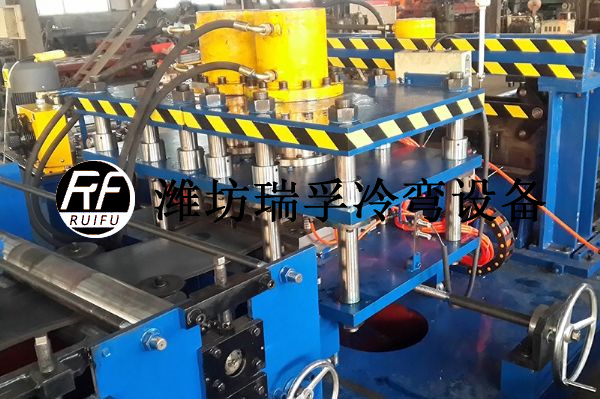 電纜橋架設備—四柱氣動抽芯式