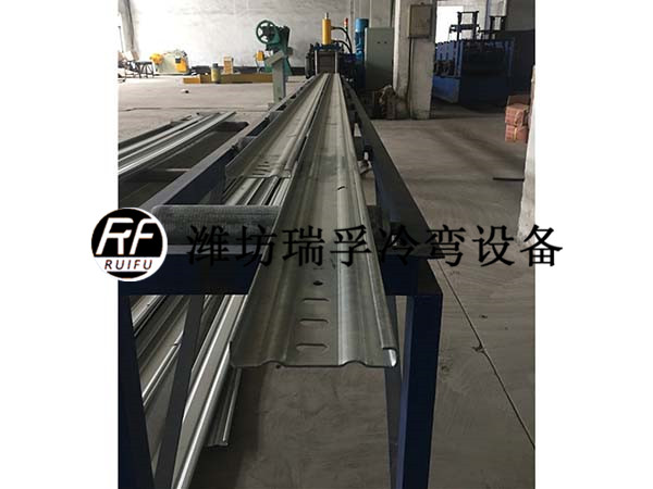 梯式橋架成型設(shè)備