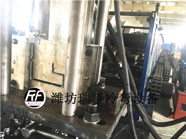 快拼箱房成型設(shè)備