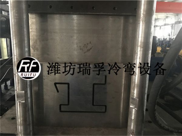快拼箱房成型設(shè)備